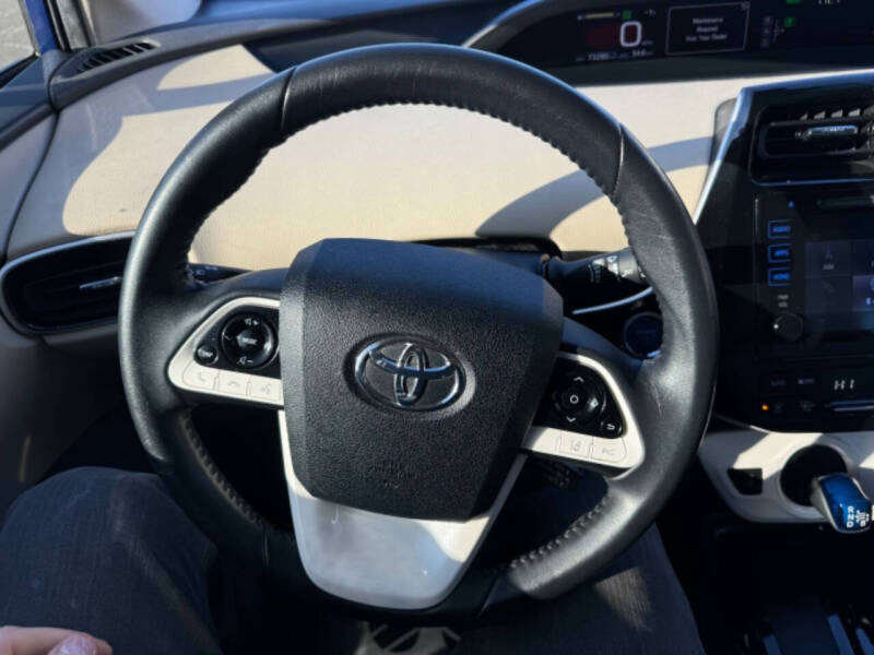 2017 Toyota Prius Three photo 21