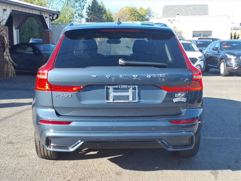 2025 Volvo XC60 B5 Plus Dark Theme