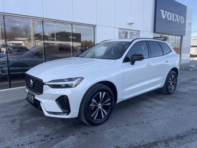 2025 Volvo XC60 B5 Core Dark Theme