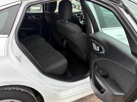 2016 Chrysler 200 LX