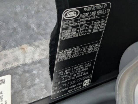 2023 Land Rover Defender 130 SE
