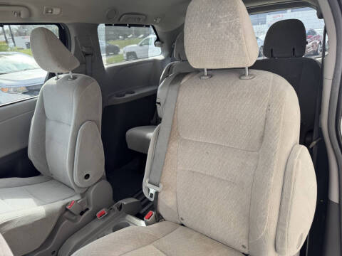 2015 Toyota Sienna LE Mobility 7-Passenger