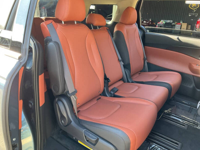 2025 Kia Carnival SX