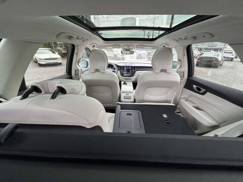 2024 Volvo XC60 B5 Plus Dark Theme