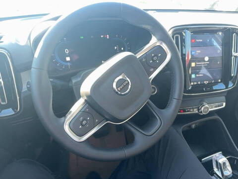 2025 Volvo XC40 B5 Plus Dark Theme