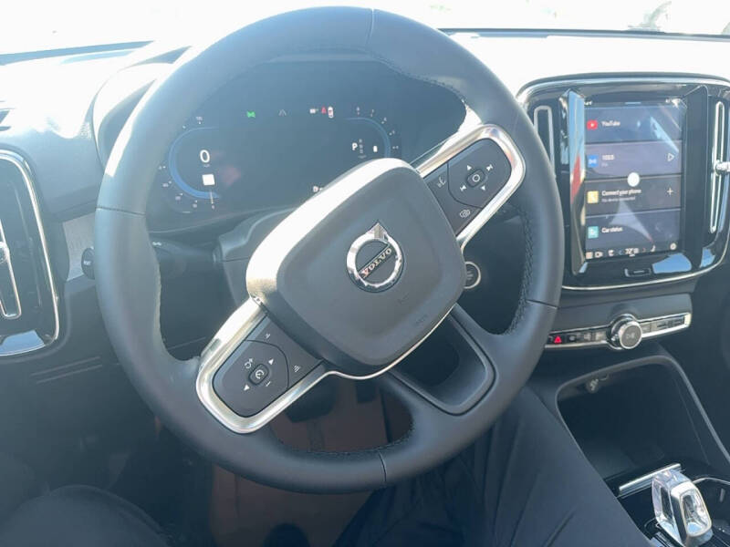 2025 Volvo XC40 B5 Plus Dark Theme