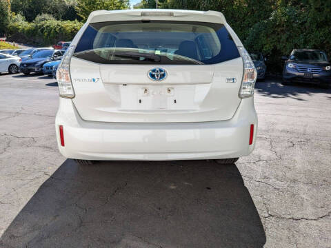 2012 Toyota Prius v Two