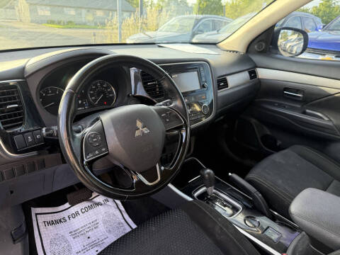 2017 Mitsubishi Outlander ES