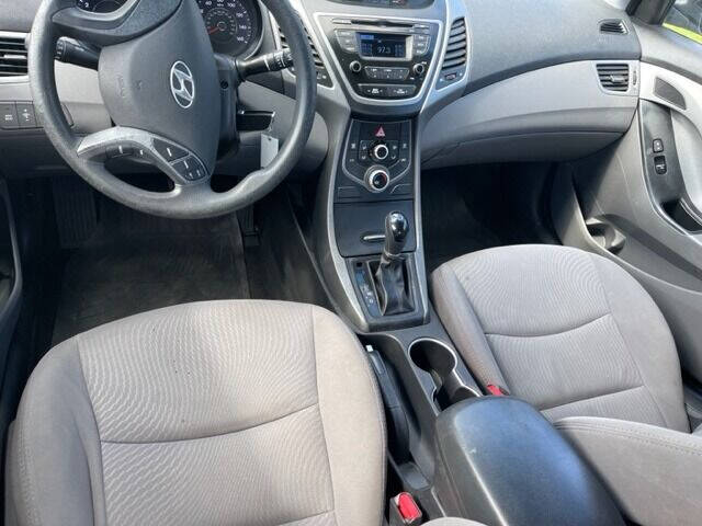 2016 Hyundai Elantra SE