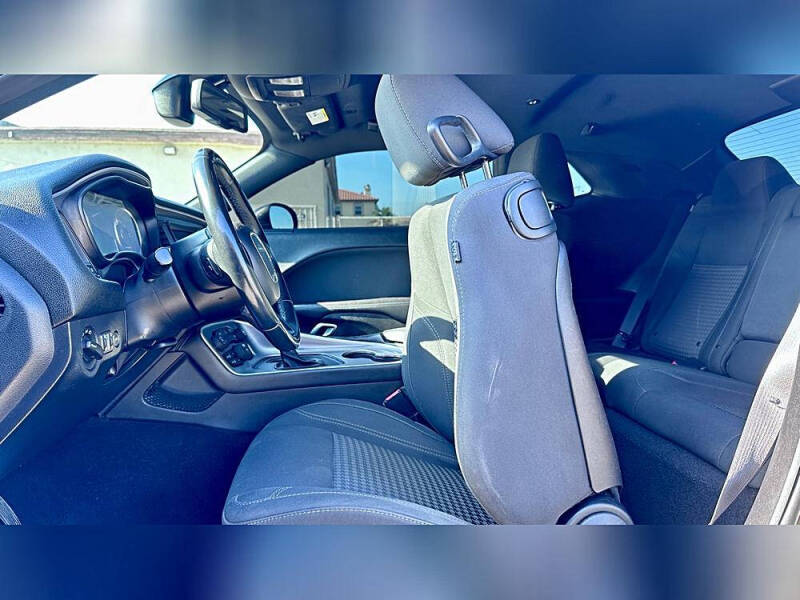 2019 Dodge Challenger SXT