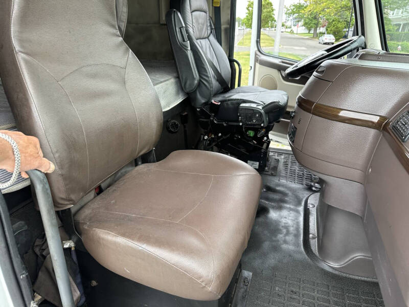 2016 Volvo VNL