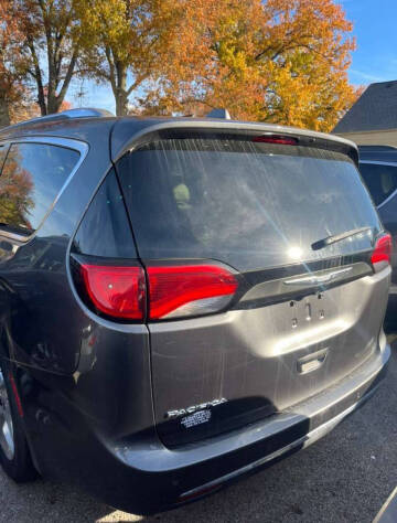 2017 Chrysler Pacifica Touring-L Plus