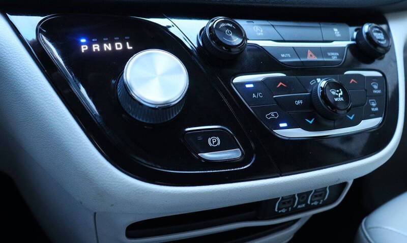 2021 Chrysler Voyager LXi