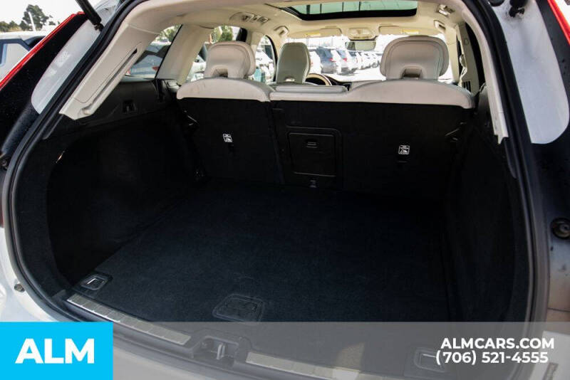 2024 Volvo XC60 B5 Plus Dark Theme