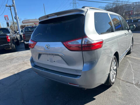 2017 Toyota Sienna