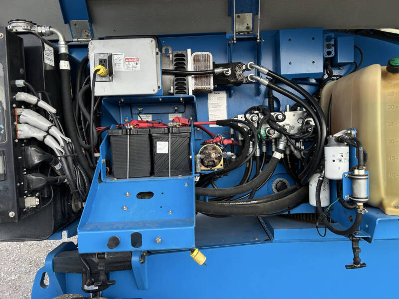 2015 Genie 80' Manlift