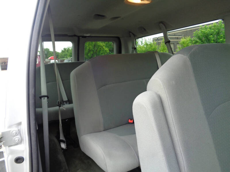 2011 Ford E-Series E-350 SD XLT