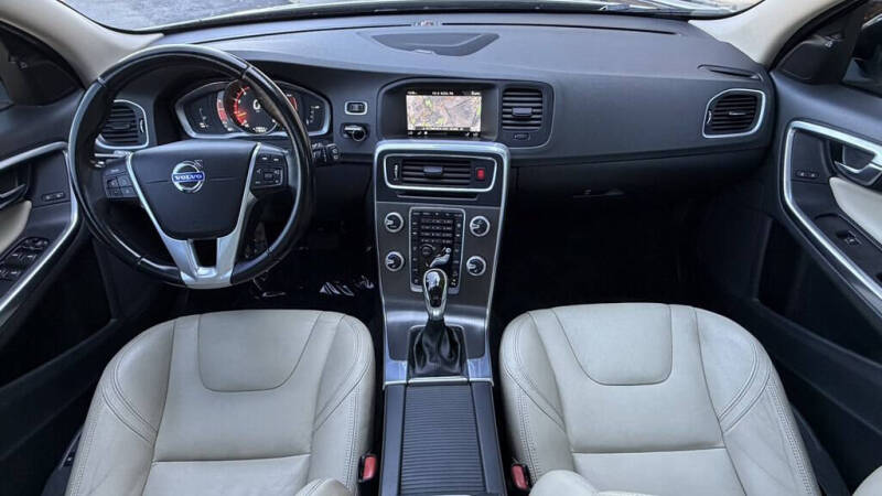 2015 Volvo V60 Cross Country T5