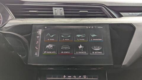 2021 Audi e-tron quattro Premium