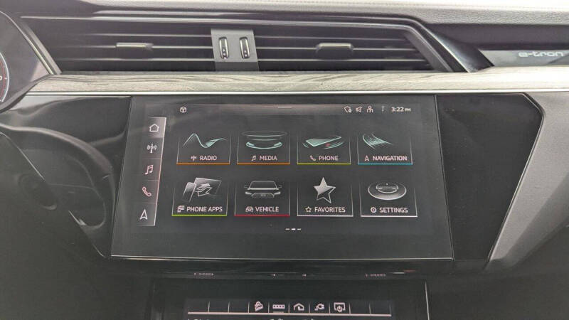 2021 Audi e-tron quattro Premium