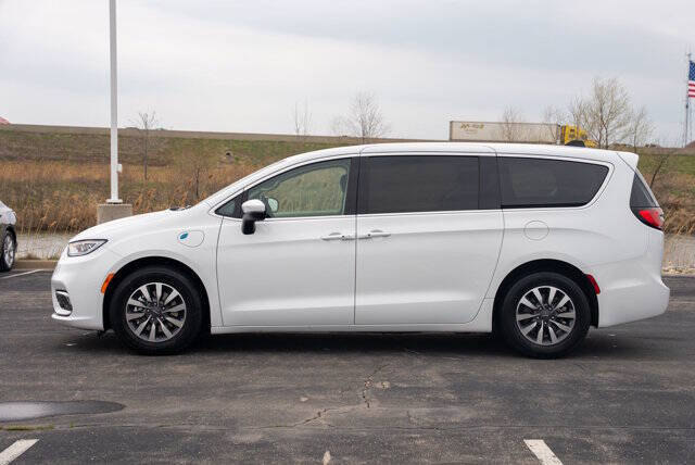 2023 Chrysler Pacifica Plug-In Hybrid Touring L