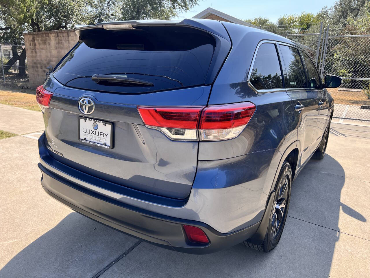 Used Car 2019 Toyota Highlander  Le 4dr Suv (2.7l I4) For Sale Under $20,000 In Austin, Texas