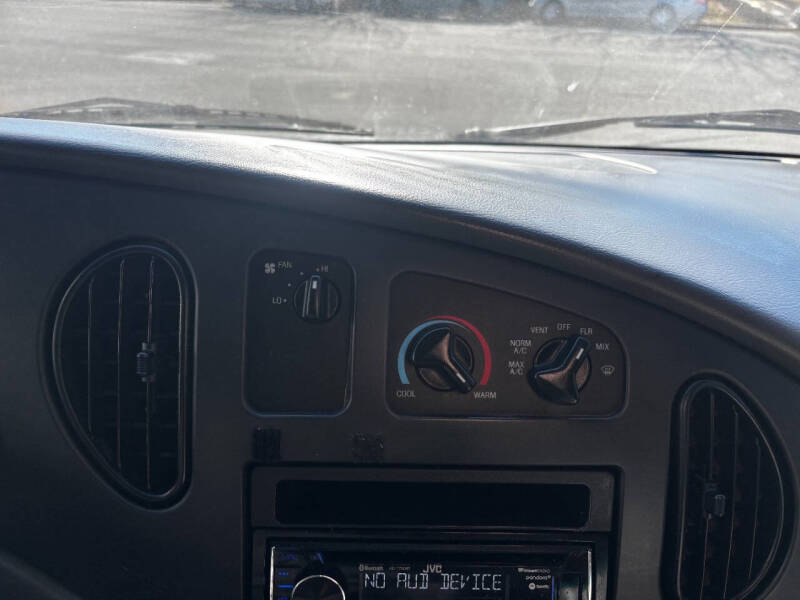 2004 Ford E-Series E-350 SD