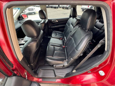 2016 Nissan Pathfinder SL