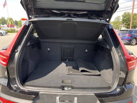 2025 Volvo XC40 B5 Core Bright Theme