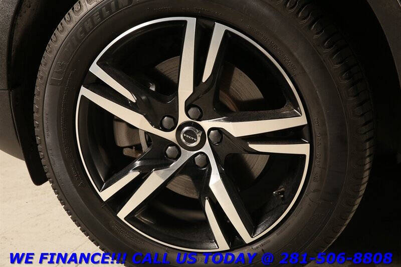 2023 Volvo XC40 B5 Plus Bright Theme
