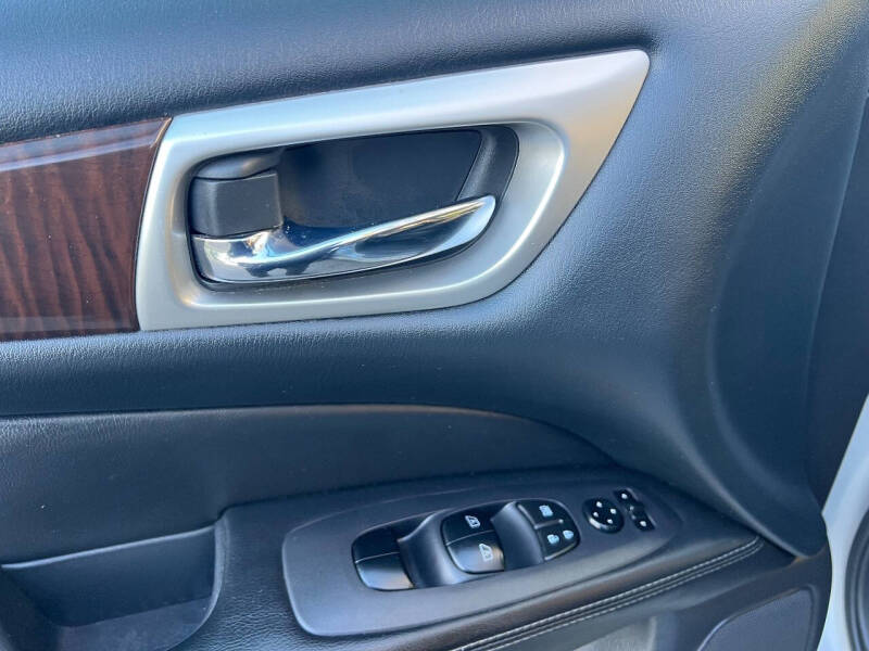 2014 Nissan Pathfinder SL