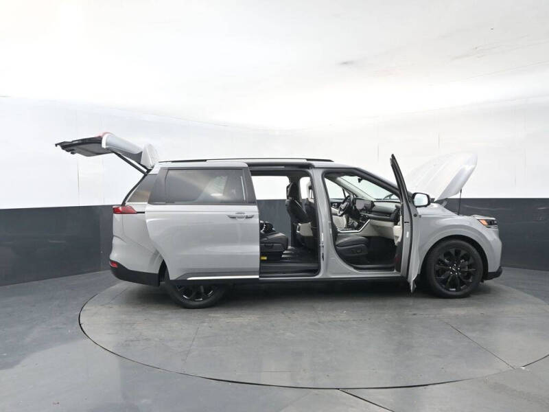 2023 Kia Carnival SX