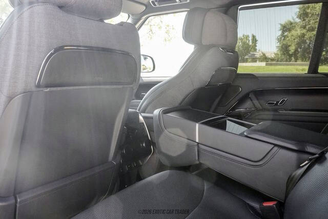 2026 Land Rover Range Rover P615 SV