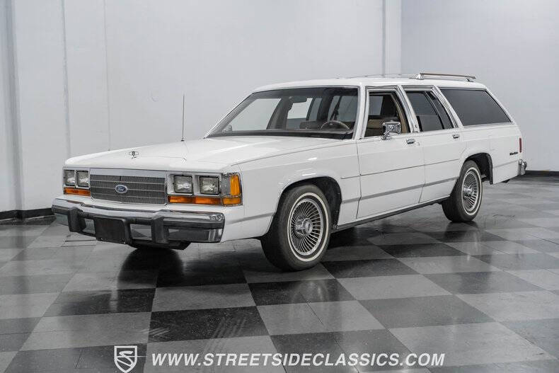 1990 Ford LTD Crown Victoria