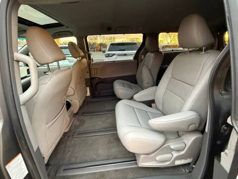 2017 Toyota Sienna XLE Premium 7-Passenger
