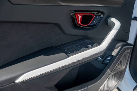 2025 Lamborghini Urus SE