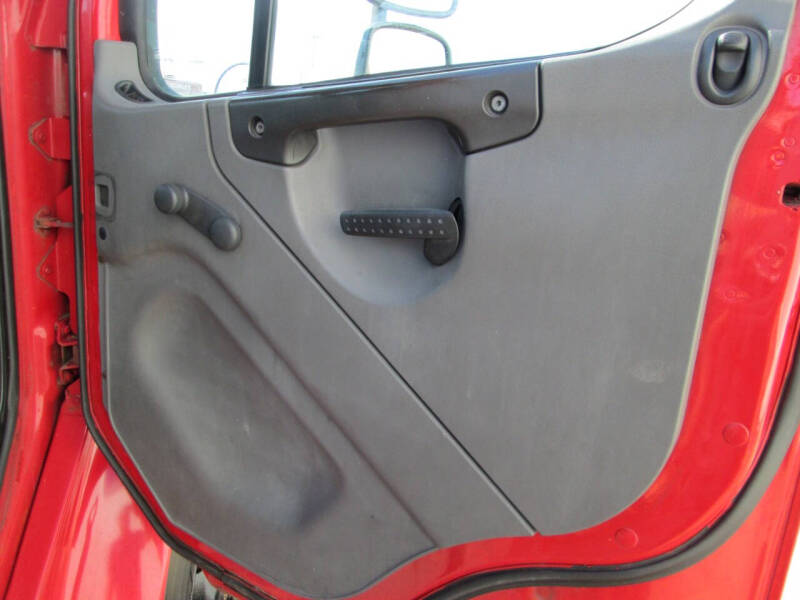 2005 Freightliner Business class M2