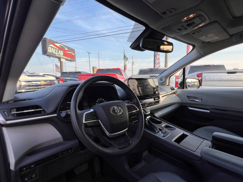 2021 Toyota Sienna XLE 8-Passenger