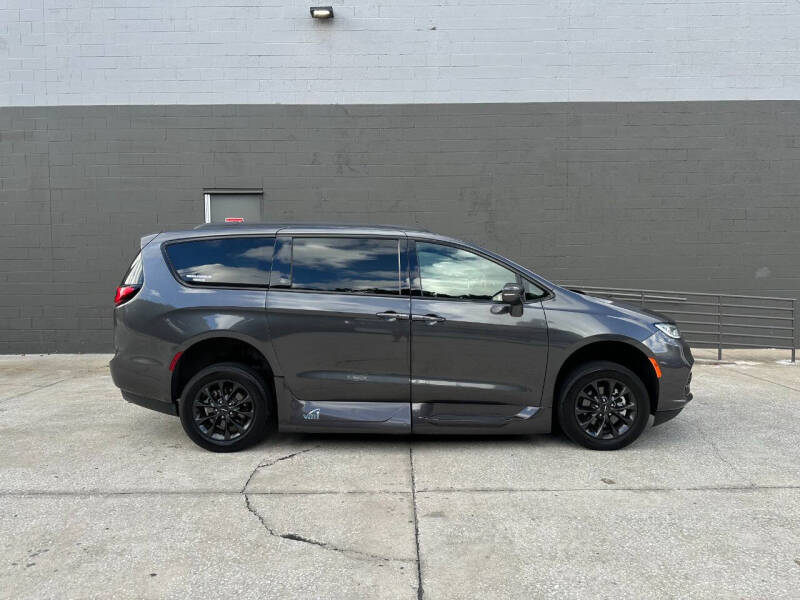 2021 Chrysler Pacifica Touring