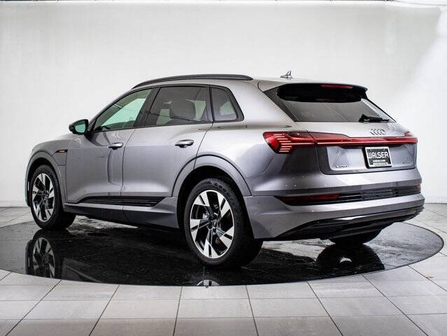 2022 Audi e-tron quattro Premium