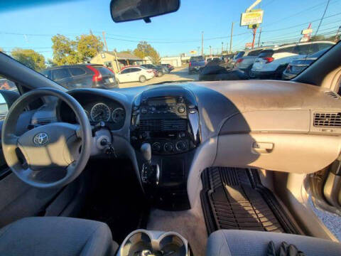 2004 Toyota Sienna LE 7 Passenger