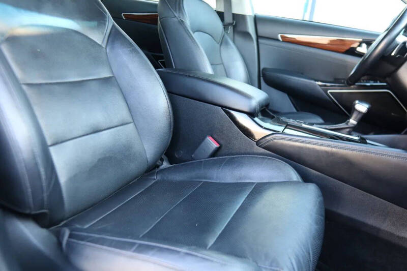 2017 Kia Cadenza Technology