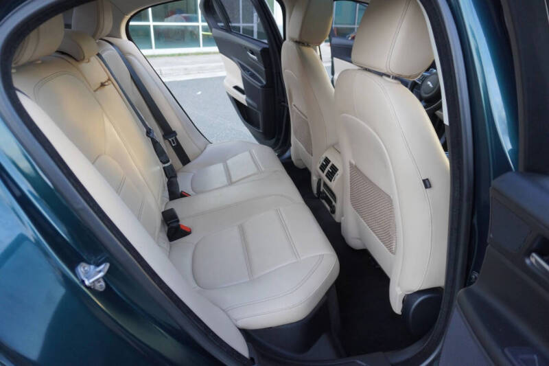 2017 Jaguar XE 35t Prestige