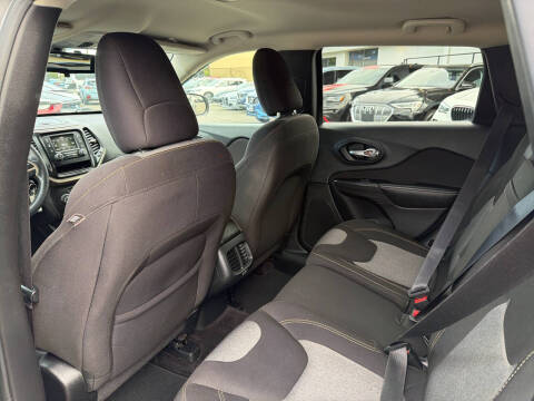 2016 Jeep Cherokee Sport