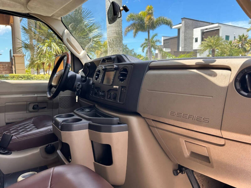 2010 Ford E-Series E-350 SD XLT