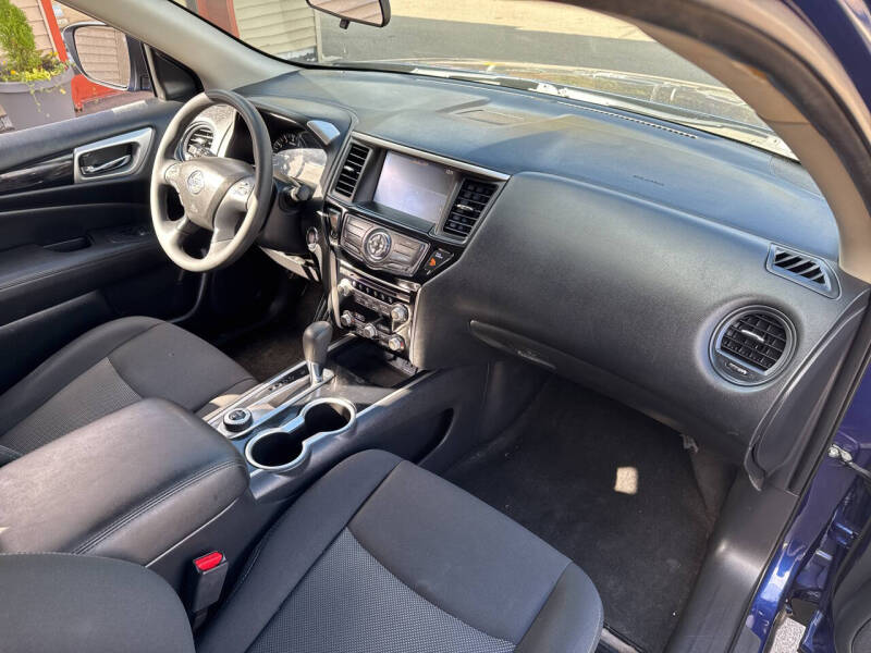 2019 Nissan Pathfinder S