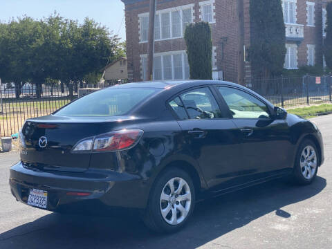 2013 Mazda MAZDA3 i SV