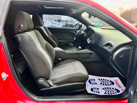 2016 Dodge Challenger SXT Plus