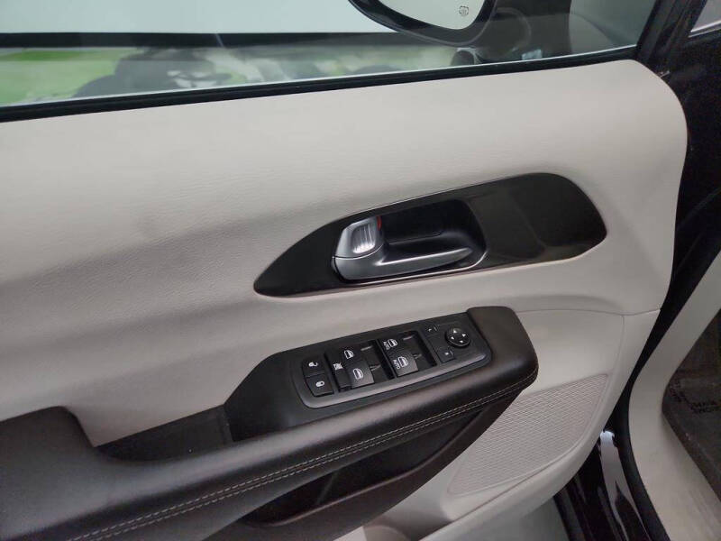 2017 Chrysler Pacifica Touring-L