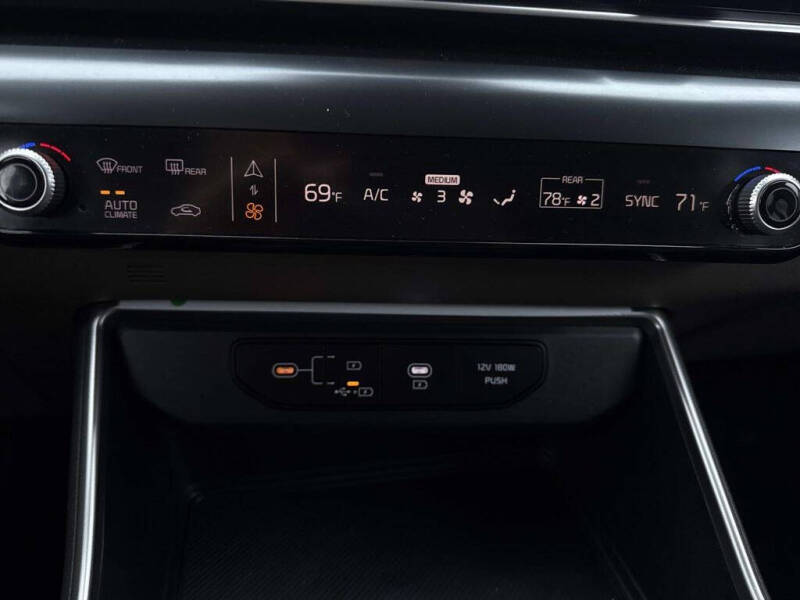 2025 Kia Carnival LXS